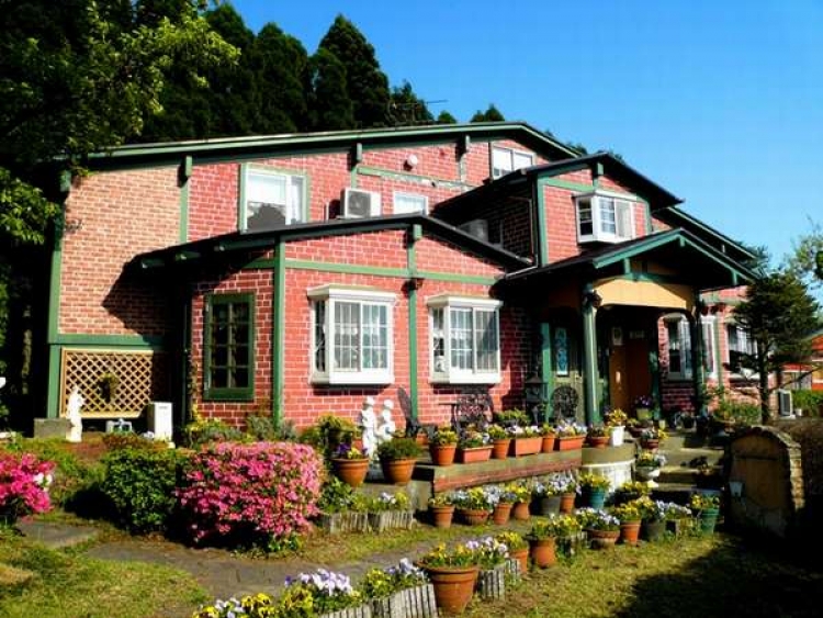 ステンドグラスの館 ペンション クララ