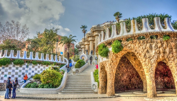 【スペイン】世界遺産や不思議建築など、唯一無二の絶景に酔いしれる観光名所7選