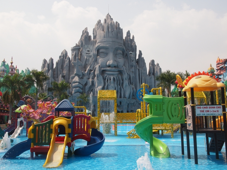 奇界遺産 の表紙はここ ベトナム魅惑のテーマパーク スイ ティエン公園 おすすめ旅行を探すならトラベルブック Travelbook