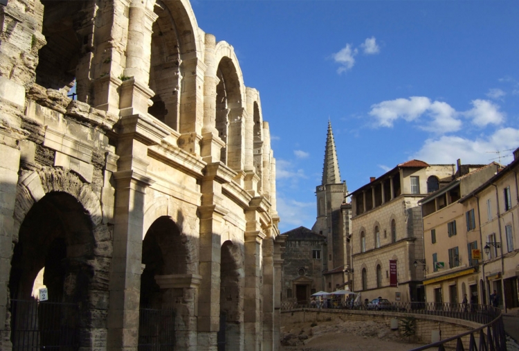 フランス】古代ローマ時代の世界遺産「アルルのローマ遺跡とロマネスク