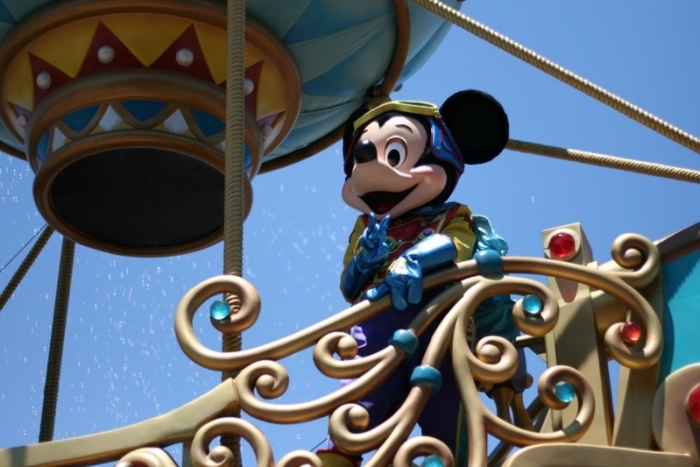 【香港ディズニーランド】人気の乗り物系アトラクションをエリア別解説!