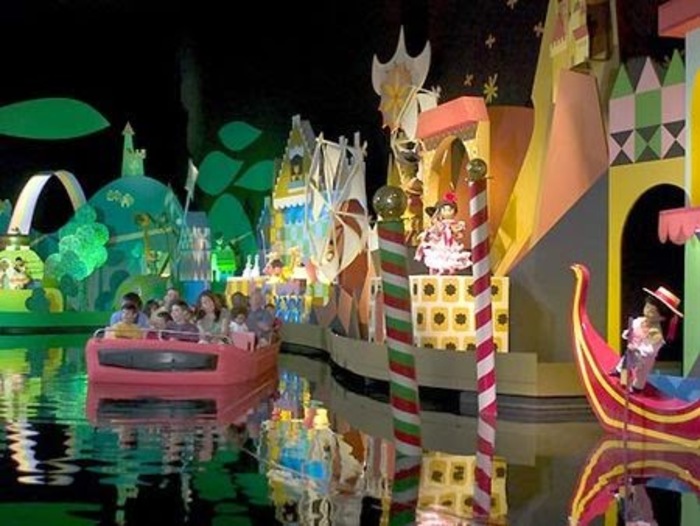 【香港ディズニーランド】人気の乗り物系アトラクションをエリア別解説!