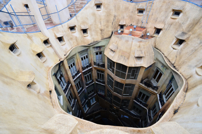 【バルセロナ】魅了されるフォルム!世界遺産「カサ・ミラ」の魅力をご紹介