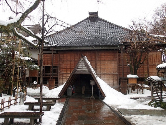 階段が障子みたいな理由とは?金沢の“忍者寺”のカラクリに大人もワクワク!