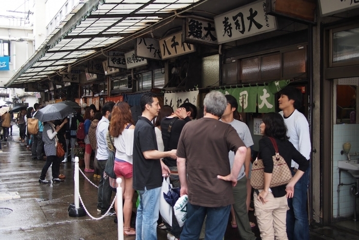 築地市場に行くなら「場内」がおすすめ?食べ買いを満喫する方法