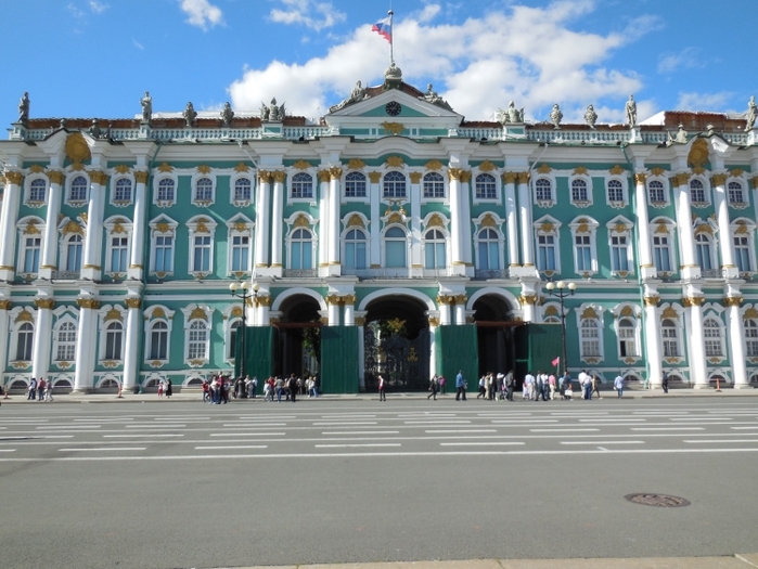【ロシア】まるで童話の世界! 60匹の猫が住む「エルミタージュ美術館」