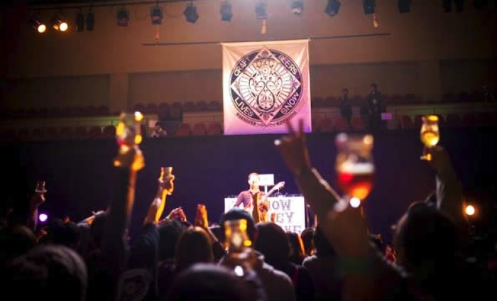 志賀高原スキー場でビールと音楽を満喫!「スノーモンキービアライブ」