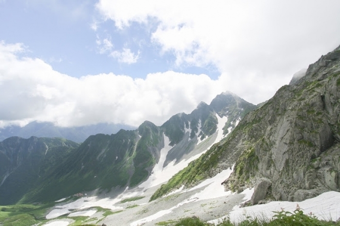 【長野・岐阜】山小屋泊登山で挑む、初めての「奥穂高岳」登頂ガイド