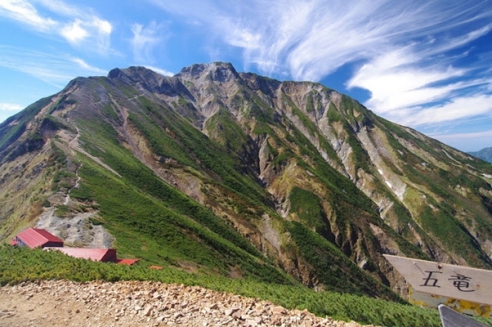 【長野・富山】初心者にも人気の「唐松岳」で初めての山小屋泊登山に挑戦