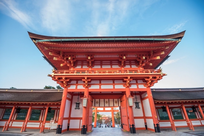 【京都】伏見稲荷大社の観光ガイド:朱色の千本鳥居に圧倒される