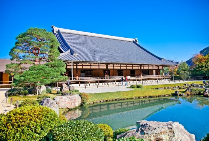 【京都】伏見稲荷大社の観光ガイド:朱色の千本鳥居に圧倒される