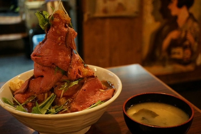 東京都内で絶品ローストビーフ丼が食べられる店8選