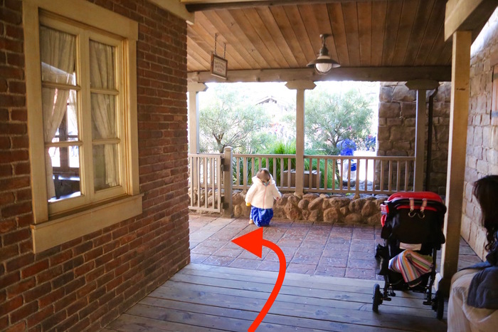 【東京ディズニーランド】夢の国で人に迷惑をかけたくない!喫煙所はどこ?
