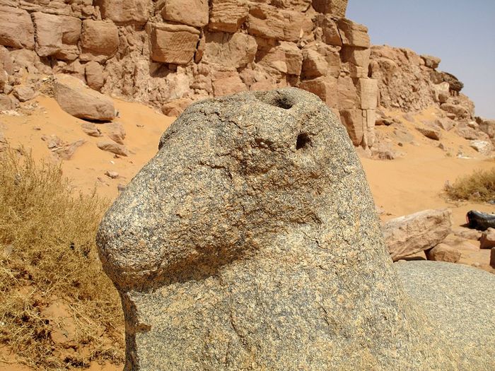 【スーダン】世界遺産「ゲベル・バルカルとナパタ地方の遺跡群」の観光ガイド:砂漠の地のピラミッドたち