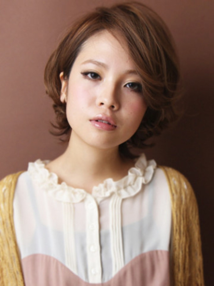 【ショートの髪型・ヘアスタイル】ゆるふわ&大人可愛いヘアを紹介