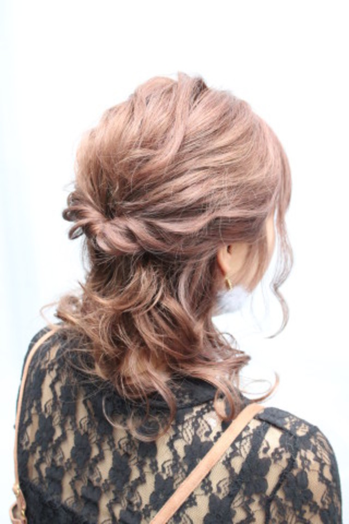 簡単でルーズが可愛い♪セミロングヘア・髪型で出来るヘアアレンジ