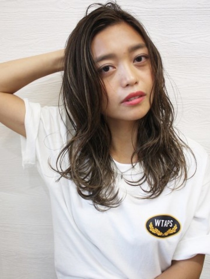 トレンドのウェットヘア・髪型で大人なオシャレ女子に変身♪