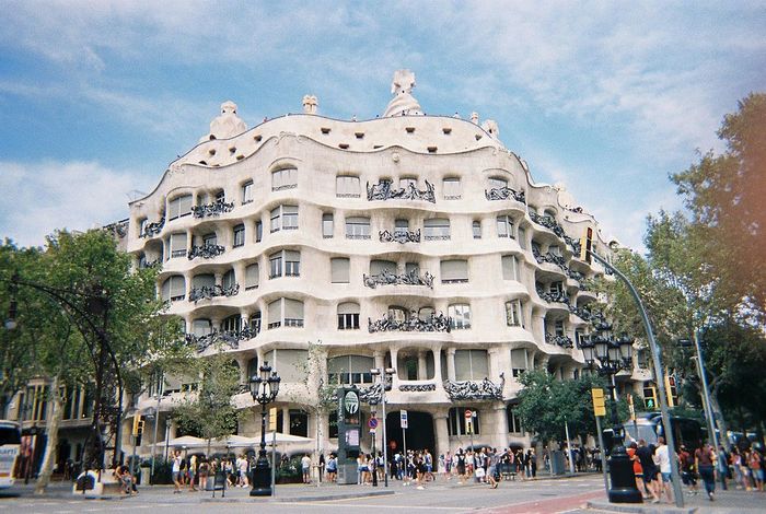 歴史的な建物を見たい!ガウディ作品で巡るバルセロナ建築の旅