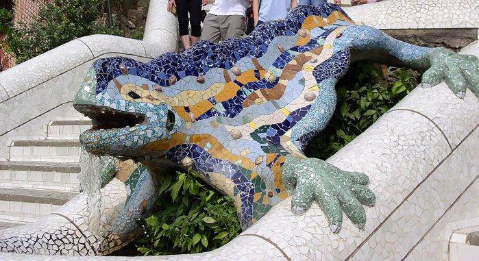 【バルセロナ】グエル公園:アントニオ・ガウディの夢が詰まった色彩の芸術