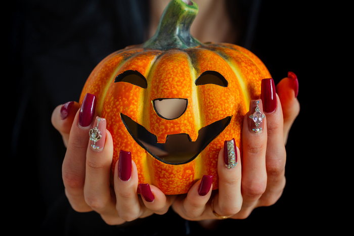ハロウィンにおすすめのネイルアイテム15選 ネイルシールからカラージェルまで 自分らしい便利な暮らしを トラベルブック Travelbook