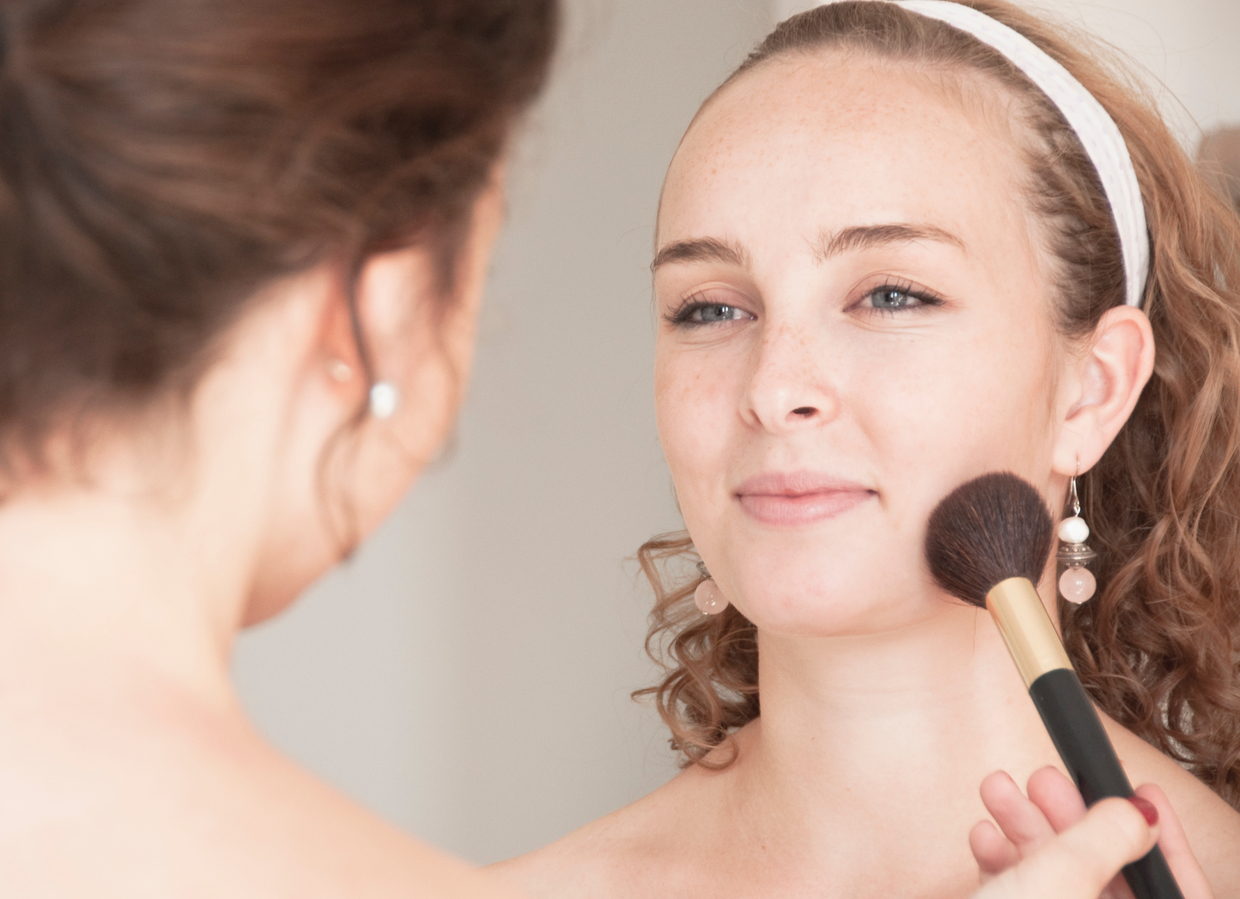 Selena gomez rare beauty. Rare beauty матовая помада. She do her makeup. She do her makeup. Кайли дженнер vogue.