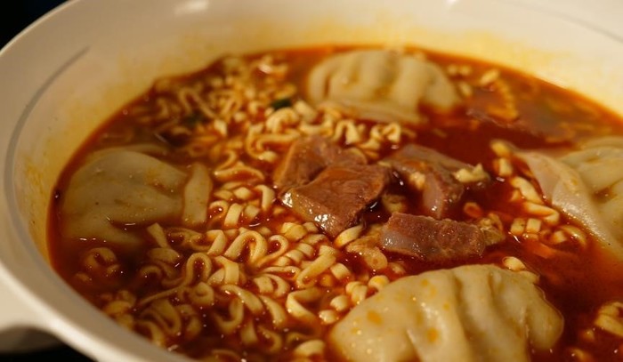 グルメ大解放―台湾の牛肉麺を再現したカップ麺「滿漢大餐」はこうやって食べる!