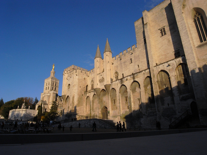 【フランス】世界遺産「アヴィニョン歴史地区」〜中世の名残を見せる歴史建築〜 おすすめ旅行を探すならトラベルブック(TravelBook) 【フランス】世界遺産「アヴィニョン歴史地区」〜中世の名残を見せる歴史建築〜 おすすめ旅行を探すならトラベルブック(TravelBook)