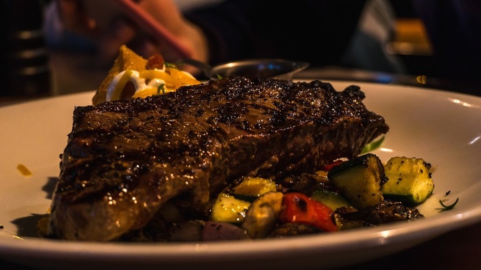 【ハワイ】ワイキキのおすすめステーキ店:ディナーにピッタリ!ジューシーなお肉6選