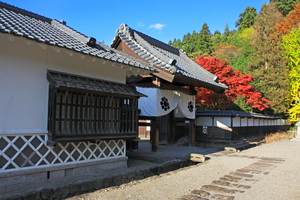 和様建築の豪華壮大な造りの県重要文化財「会津武家屋敷」に行って会津若松の歴史にふれよう！