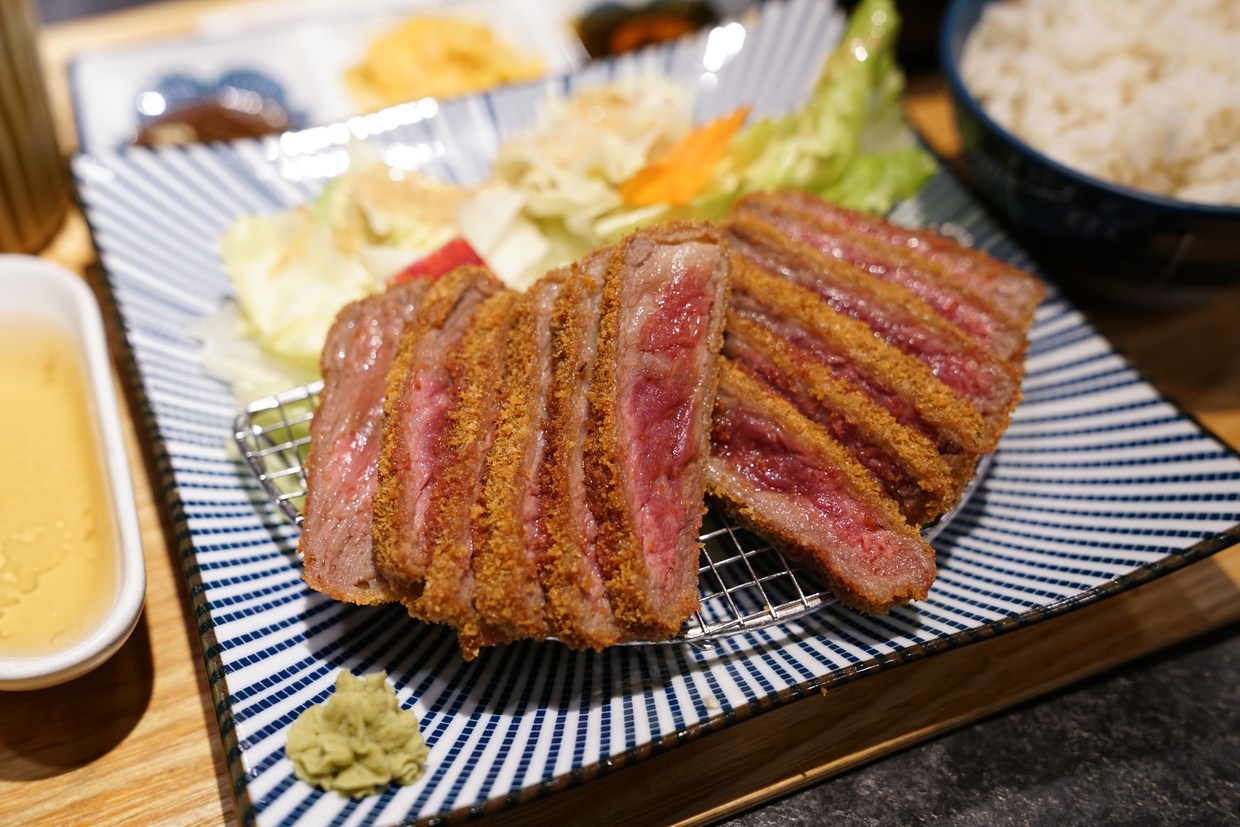 渋谷 行列2時間 美味しい牛かつ もと村 をさらに美味しくする食べ方と店舗を紹介 おすすめ旅行を探すならトラベルブック Travelbook