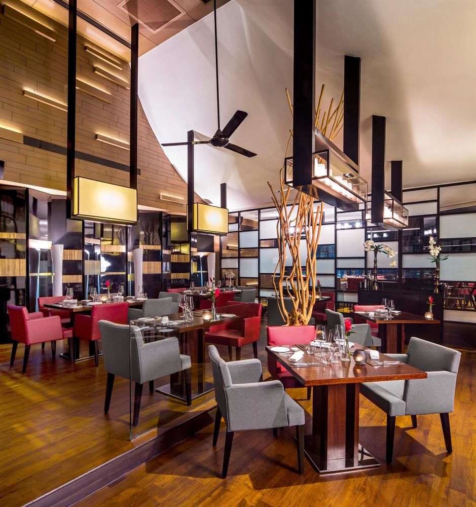 シンガポールの「アップル・オーチャード・ロード」の内装がグランドオープンに先立って公開