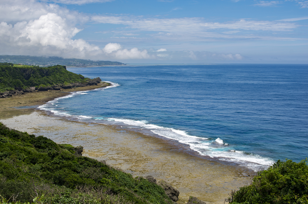 沖縄 北名城ビーチはキャンプにぴったり 人気の夕陽スポットを観に行こう おすすめ旅行を探すならトラベルブック Travelbook