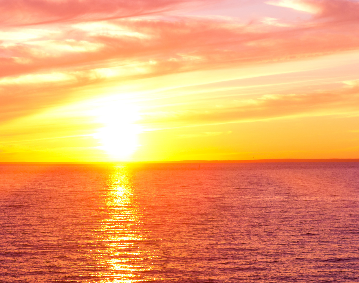 沖縄 与那国島 日本最西端の碑 から日本一遅く沈む夕日を眺めよう 周辺のおすすめホテルや飲食店もご紹介 おすすめ旅行を探すならトラベルブック Travelbook
