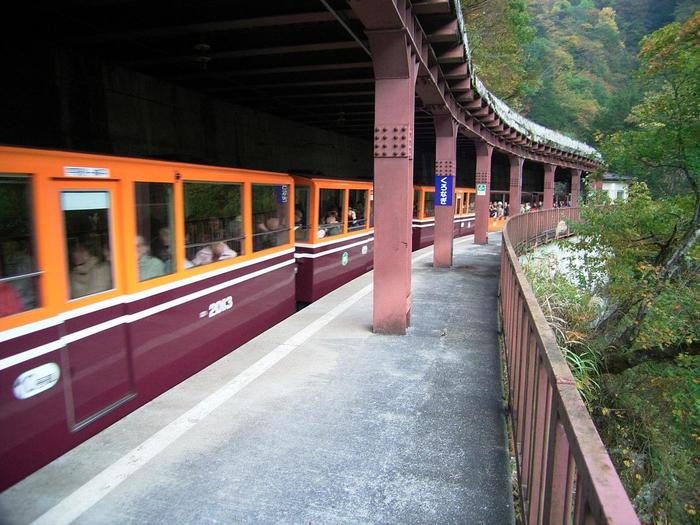 【富山】黒部峡谷を120%楽しめるトロッコ電車の観光ガイド