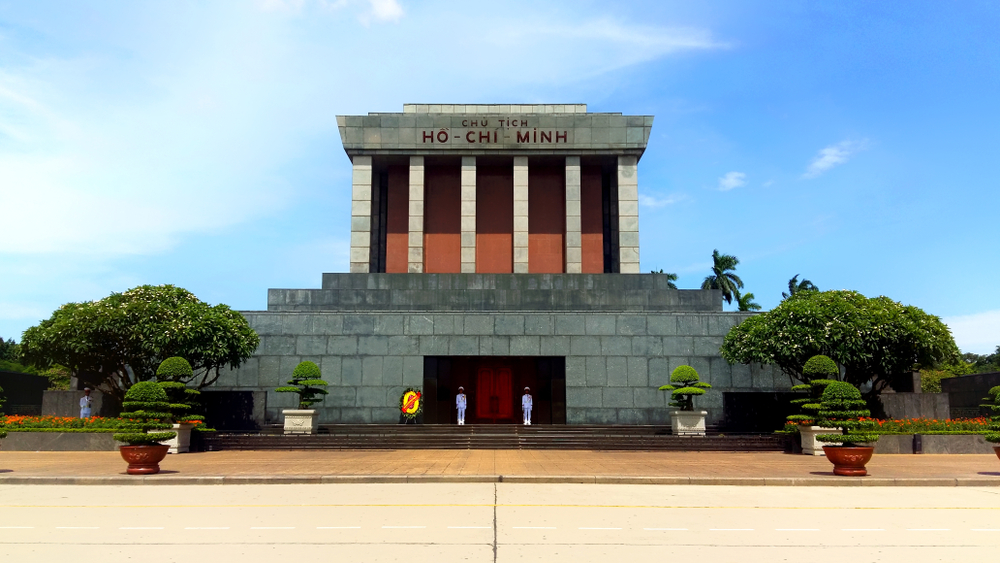 ベトナム ハノイ ホーチミン廟に行ってみよう 民族的英雄が眠る場所で見どころなど解説 おすすめ旅行を探すならトラベルブック Travelbook